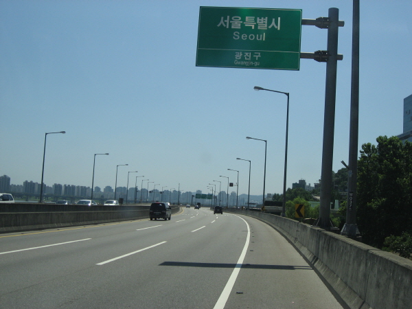 강변북로(난지방향) 아차산대교시점 지난 1,070M 구리시계 사진