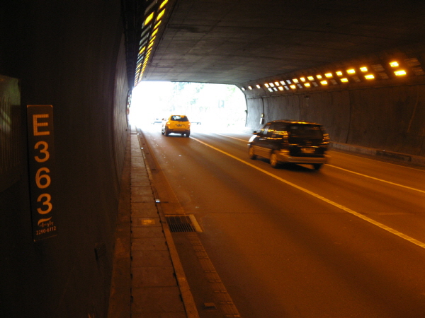 내부순환로(성동방향) 정릉 터널 시점 지난 1650M 정릉터널 종점 사진